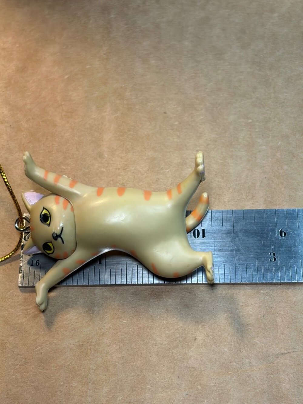 Stretching Cat Figurine Christmas Tree Ornament Beige With Orange Stripes Sf - Picture 9 of 10
